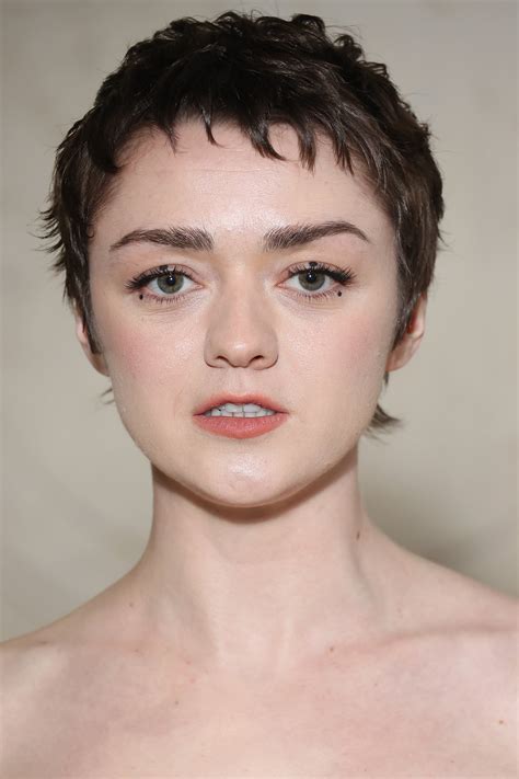 maisy williams nude|Maisie Williams Reveals What Convinced Her To Do Her First。